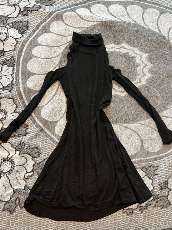 American Eagle Outfitters Dresses & Skirts - American Eagle Outfitters Black Cold-Shoulder Turtleneck High-Low Dress